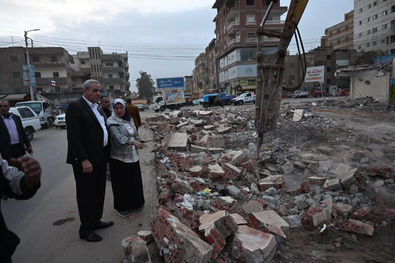 في جوله مفاجئه محافظ الغربية يتابع إزالة حديقة قطور القديمة لاستكمال محور مصرف الزهار ويقود حملة نظافة ورفع إشغالات مكبرة