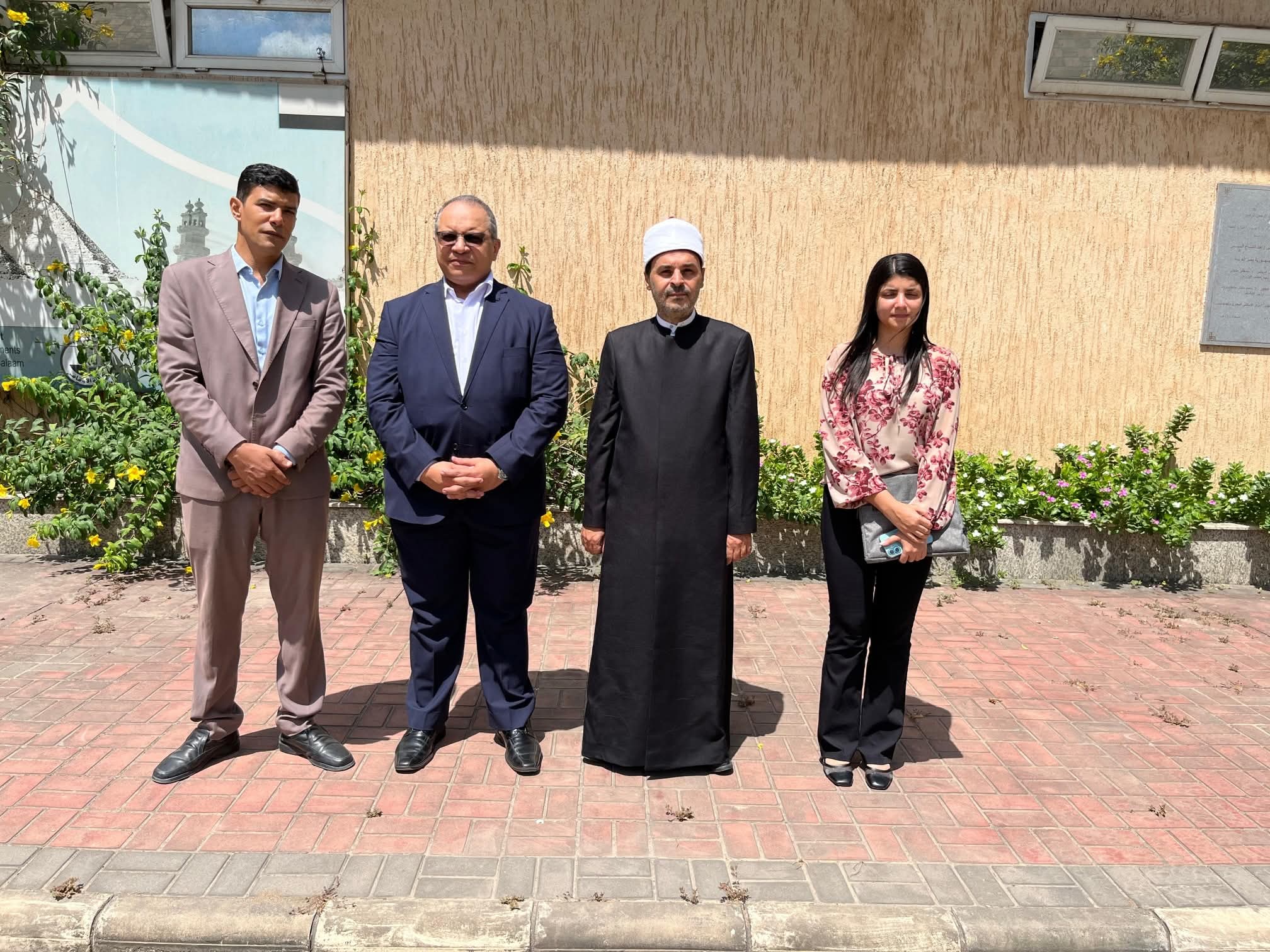 سفير جمهورية مصر العربية بدار السلام يتفقد سير العملية التعليمية بالمركز الإسلامي المصري بتنزانيا