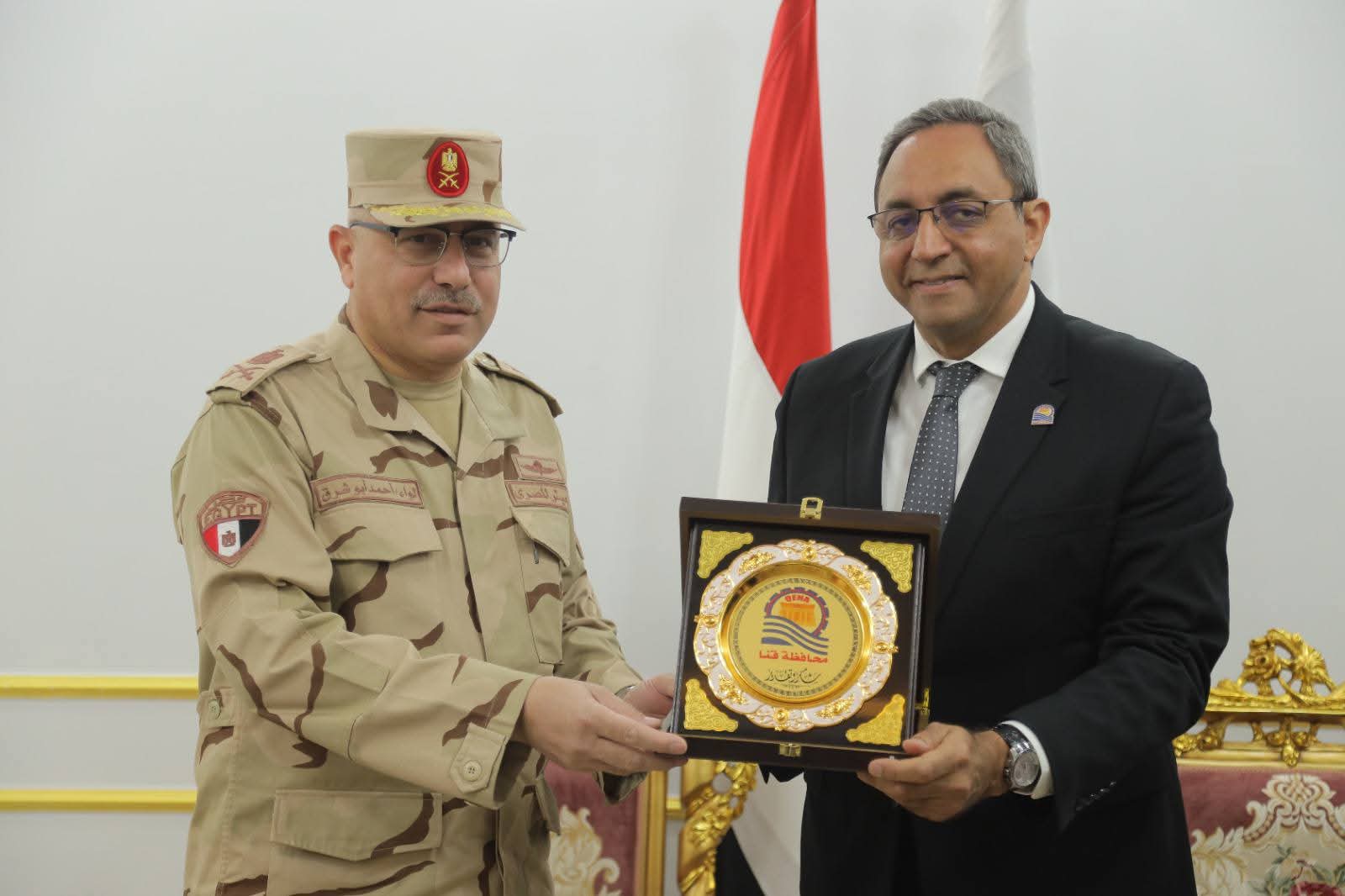 محافظ قنا يستقبل مدير جمعية المحاربين القدماء ويؤكد: أبطالنا نموذج في التضحية والفداء