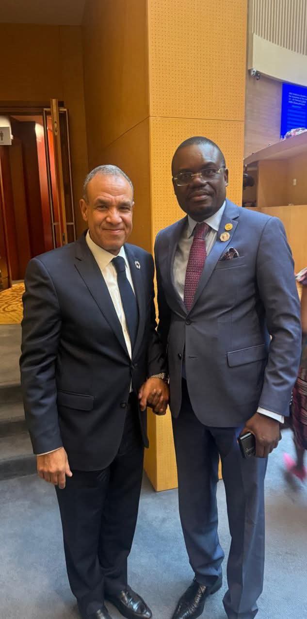 وزير الخارجية يلتقي مدير المركز الأفريقي لمكافحة الأمراض والأوبئة والوقاية منها على هامش قمة الاتحاد الأفريقي