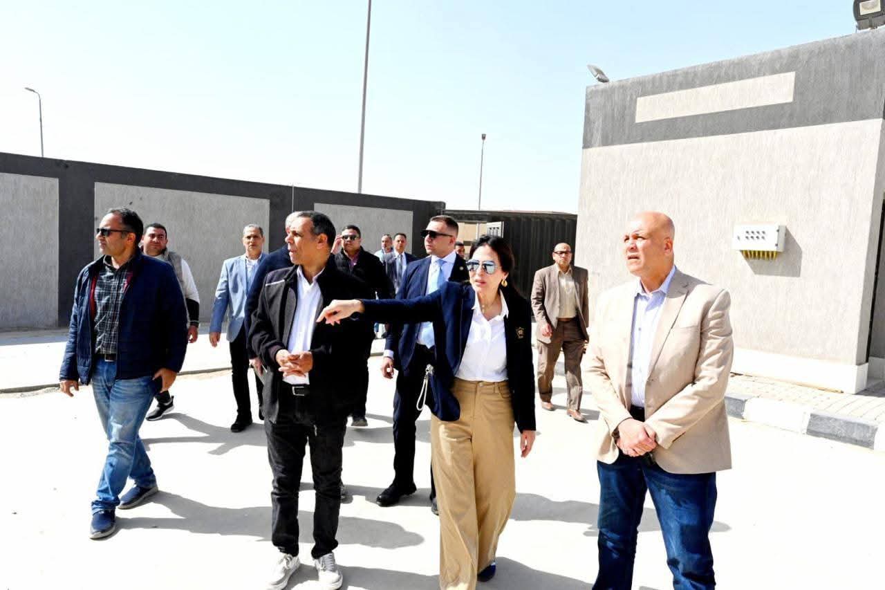وزيرة الإسكان تتفقد مشروع المحطة الوسيطة للمخلفات بالمنطقة الصناعية الأولى بمدينة العبور