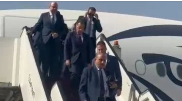 رئيس الوزراء يتفقد طائرة Airbus A350-900 بعد انضمامها لأسطول مصر للطيران