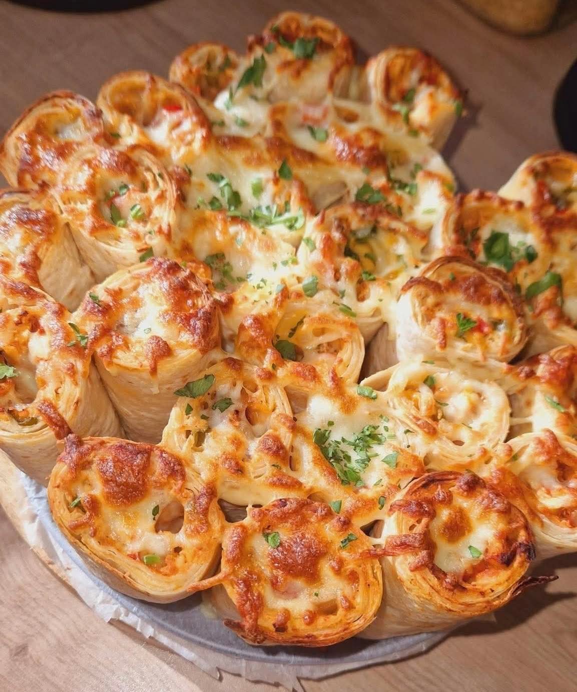 مطبخ الكنانة صينية لفائف التورتيلا بالدجاج والأجبان