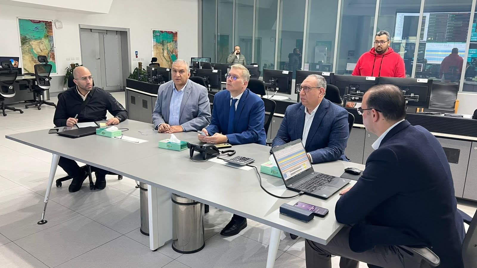 وزير البترول والثروة المعدنية يزور مركز التحكم بالشبكة القومية للغاز الطبيعي