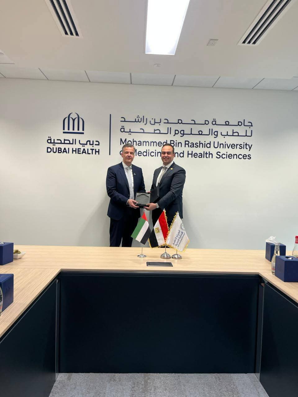 رئيس هيئة الرعاية الصحية يلتقي رئيس مؤسسة الإمارات للخدمات الصحية ويجري زيارة ميدانية لجامعة محمد بن راشد للطب والعلوم الصحية