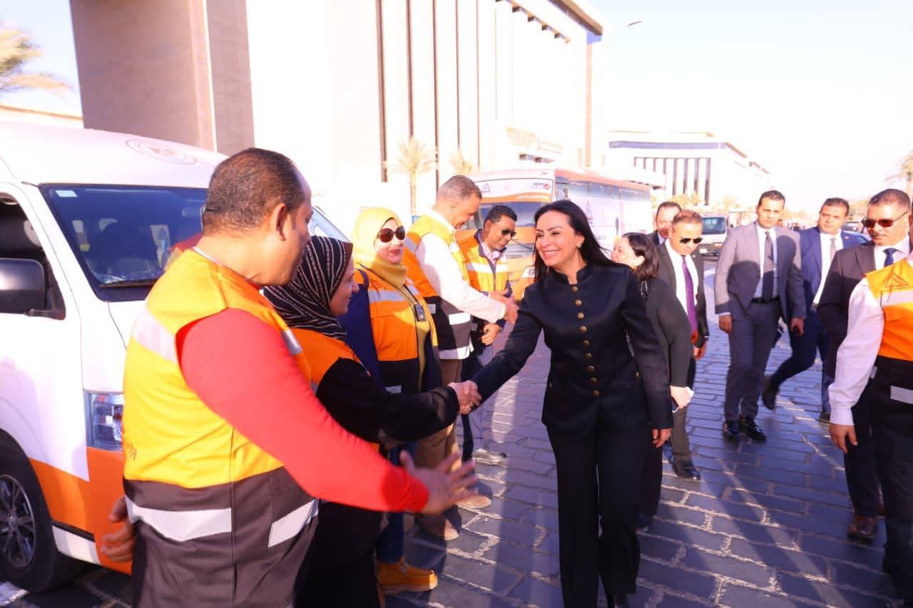 وزيرة التضامن الاجتماعي تشهد اصطفاف فرق التدخل السريع والهلال الأحمر المصري لتعزيز سرعة الاستجابة لحالات الأطفال والكبار بلا مأوى