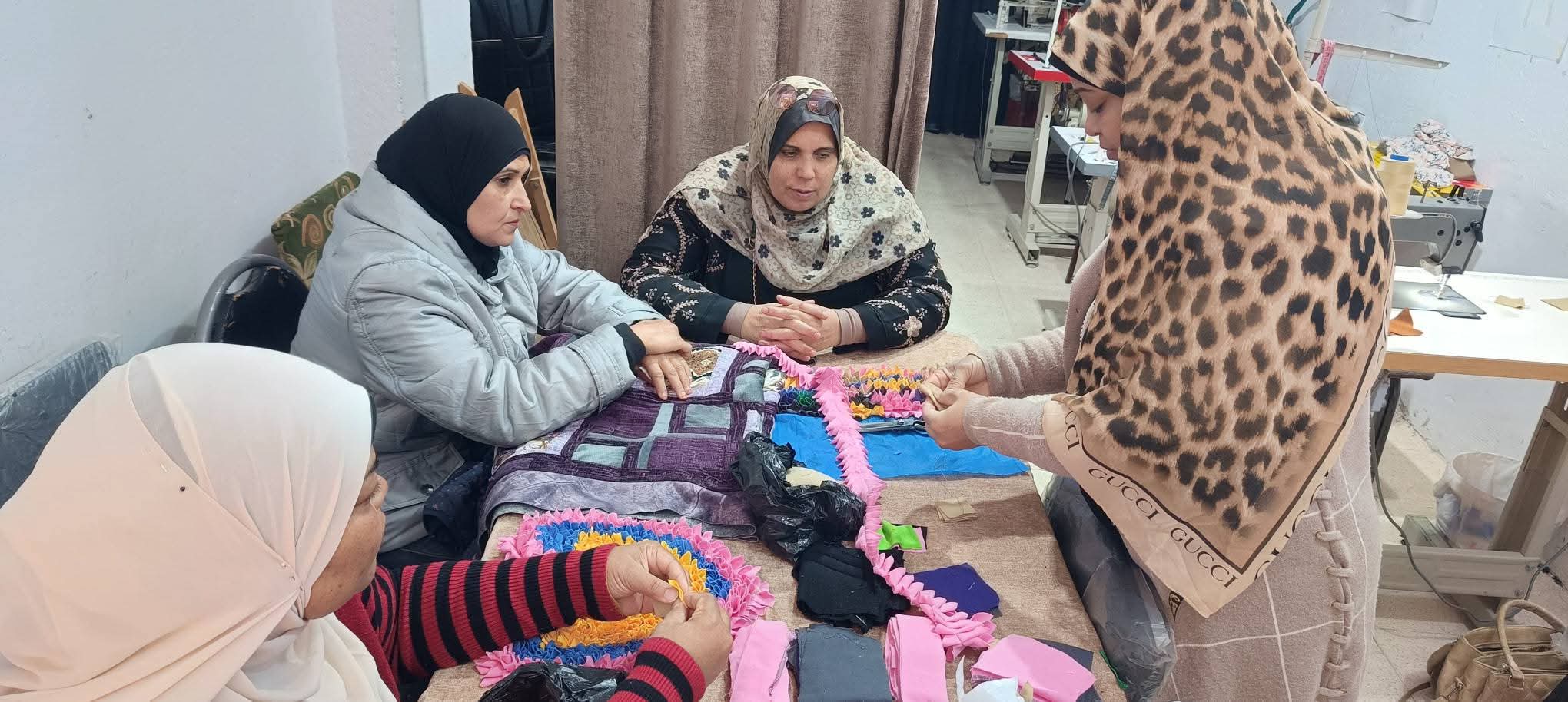 شباب الخريجين بالأقصر ينفذ ورشة عمل لإعادة تدوير القماش والبلاستيك لتمكين الفتيات والسيدات