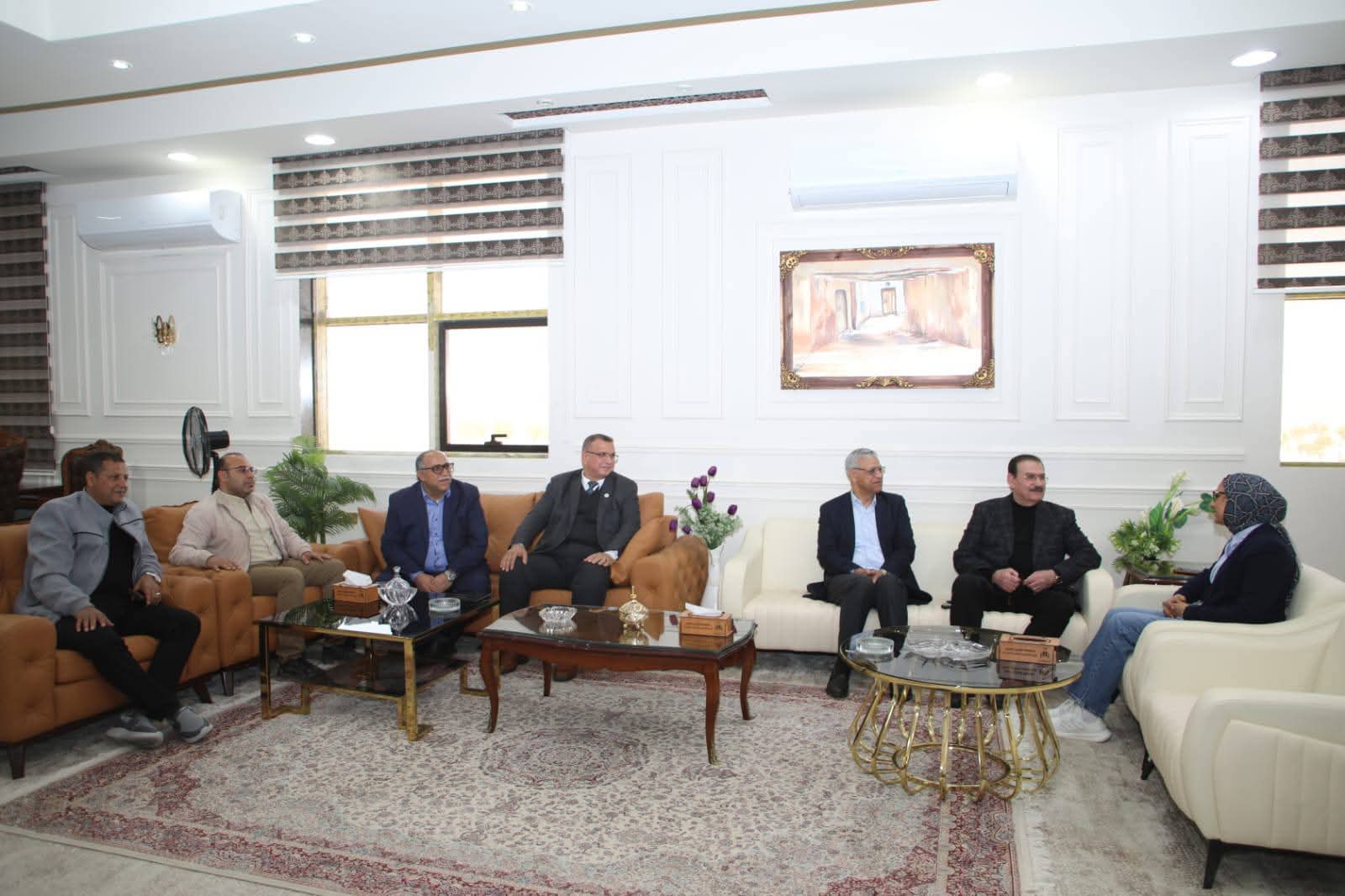 محافظ الوادي الجديد تلتقي وفدًا من القيادات الهندسية لبحث التعاون ودعم المشروعات