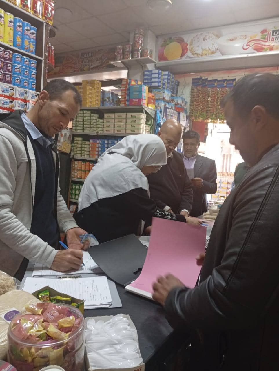 حملات مفاجئة بمطروح على الأسواق والمطاعم لضبط الأسعار والتأكد من سلامة الغذاء قبل شهر رمضان المبارك