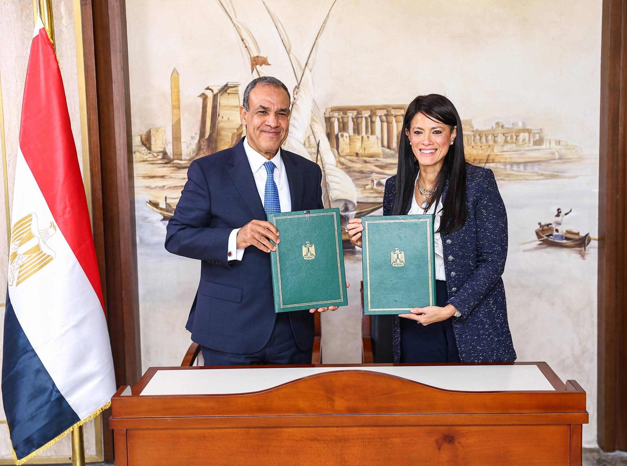 وزارتا التخطيط والتنمية الاقتصادية والتعاون الدولي والخارجية والهجرة تطلقان مشروع المراكز التكنولوجية المتنقلة لتوفير خدمات التصديق على الوثائق للمواطنين وإتاحتها عبر مراكز خدمات مصر الثابتة