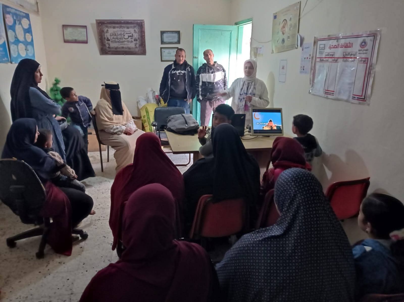 الصحة تُطلق قافلة طبية بقرية الاربعين تردد عليها 1428 مواطن تلقوا خدمات الكشف والعلاج بالمجان 