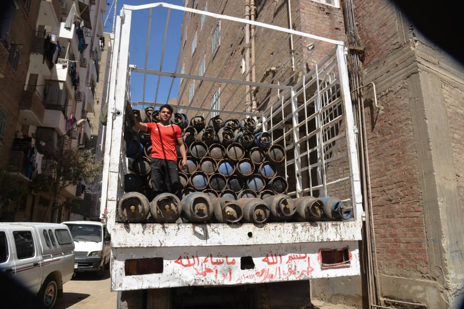 محافظ أسيوط يقود جولة مفاجئة على المخابز ومستودعات البوتاجاز ويؤكد: لا تهاون مع التلاعب في الدعم أو المساس بحقوق المواطنين