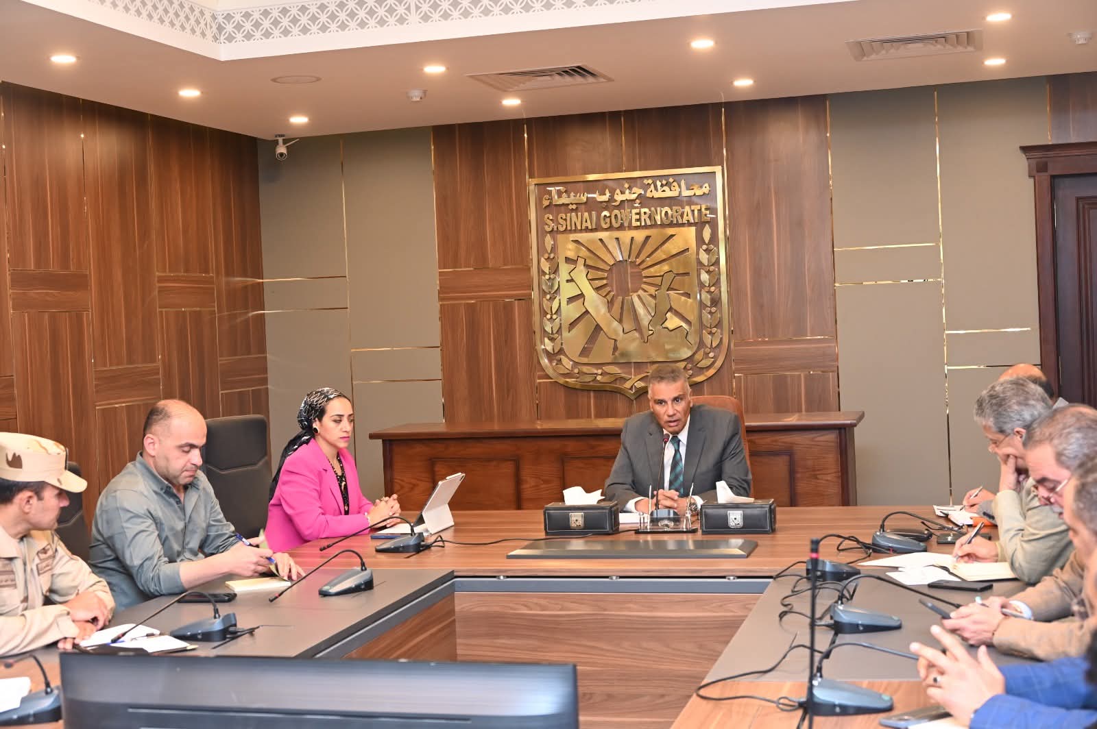 محافظ جنوب سيناء يعقد اجتماعًا موسعًا لبحث استعدادات الاحتفال بالعيد القومي في 19 مارس
