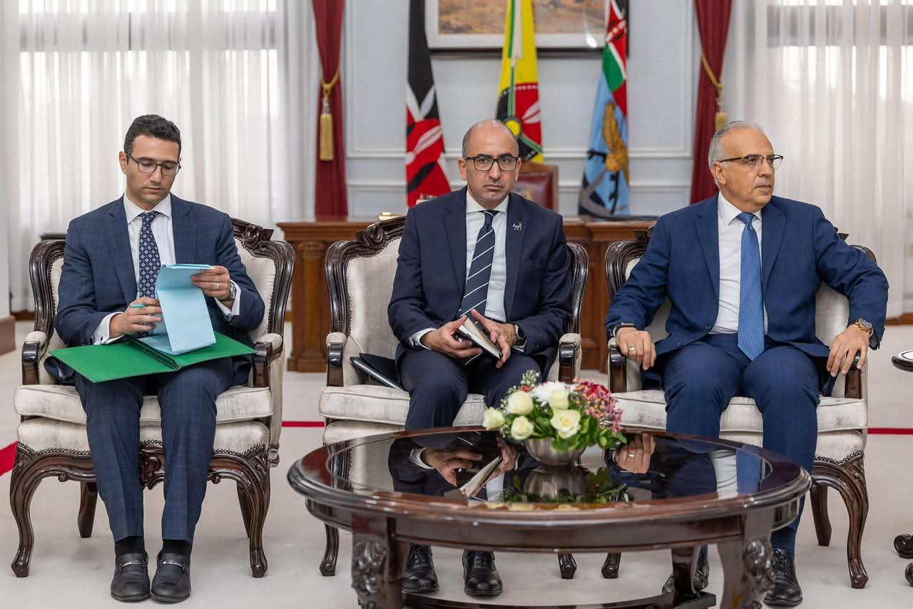 وزير الخارجية يسلم رسالة خطية من السيد رئيس الجمهورية للرئيس الكيني