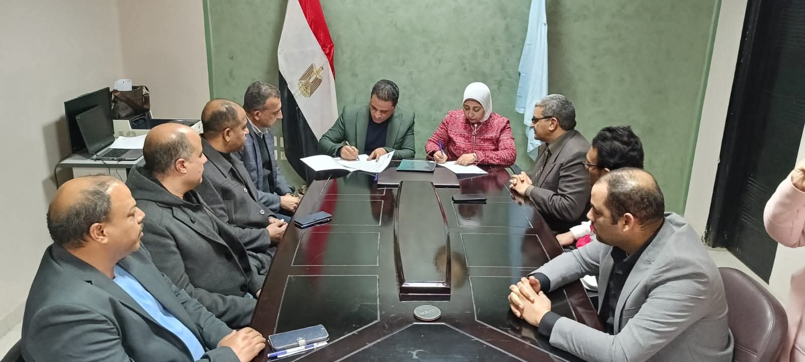 محافظ أسيوط يعلن توقيع بروتوكول تعاون بين مديرية الشباب والرياضة والهلال الأحمر لتقديم خدمات طبية وتوعوية