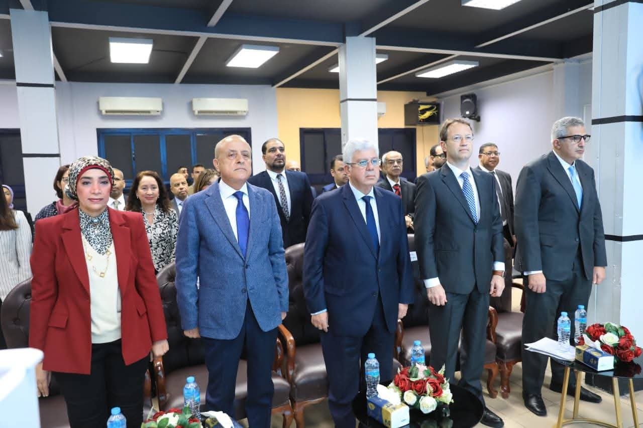 وزير التعليم العالي ومحافظ الأقصر وسفير إسبانيا ورئيس الجامعة يفتتحون مركز تمكين للإبداع والتكنولوجيا بكلية الفنون الجميلة بجامعة الأقصر