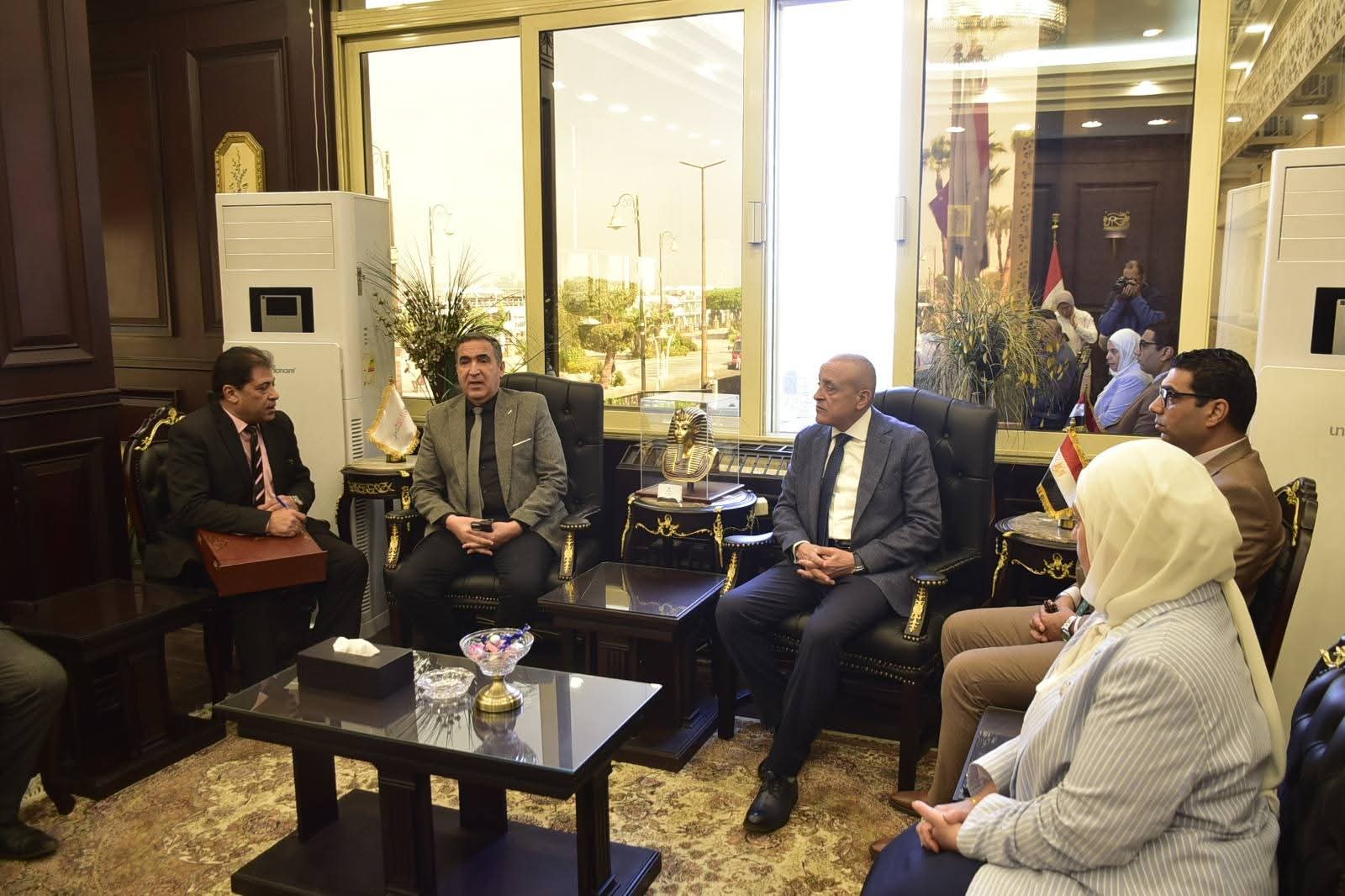 محافظ الأقصر يستقبل وفد الهيئة العامة للخدمات البيطرية لتعزيز التعاون الصحي والوقائي