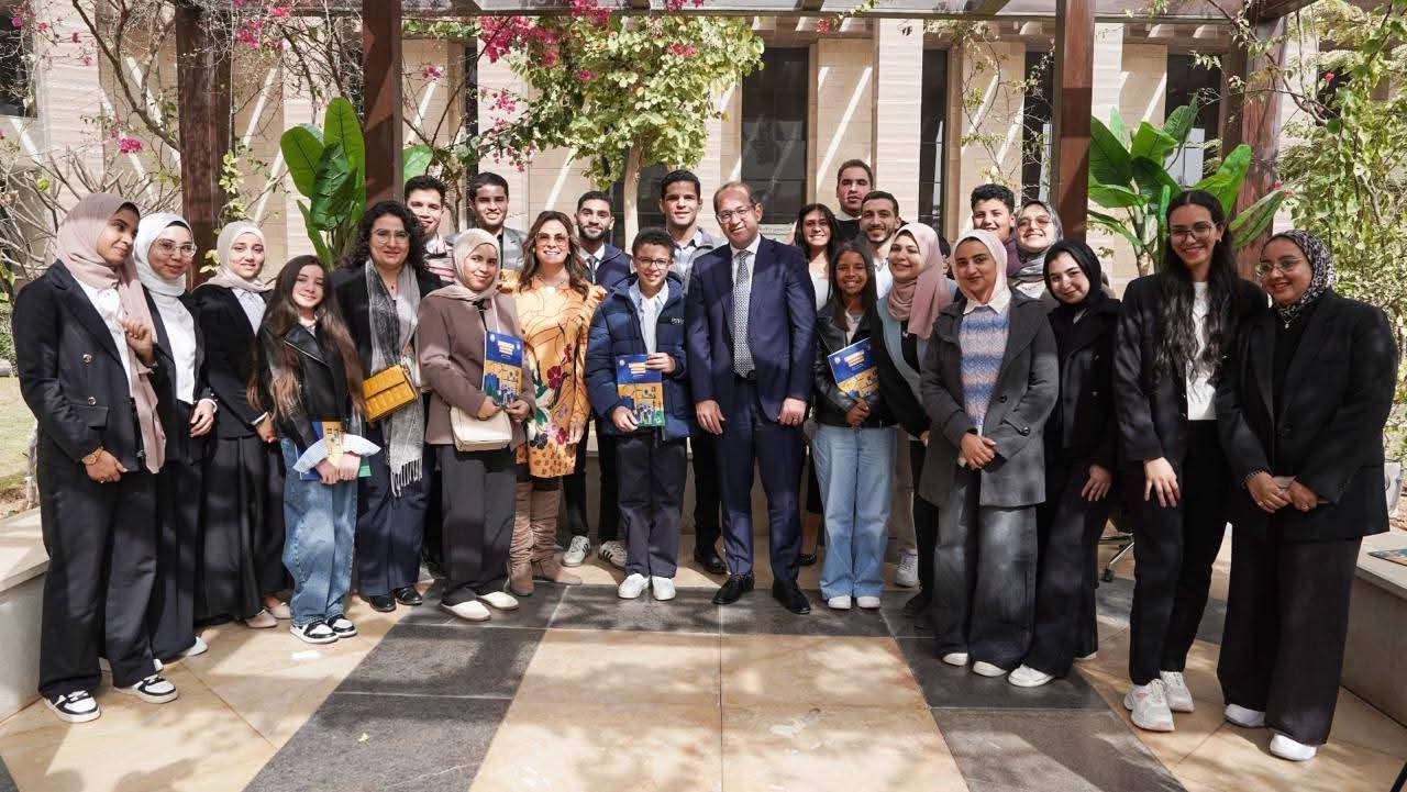 وزير المالية يكرم الشباب الفائزين في مسابقة «أكثر الأفكار الإبداعية لموازنة المواطن»