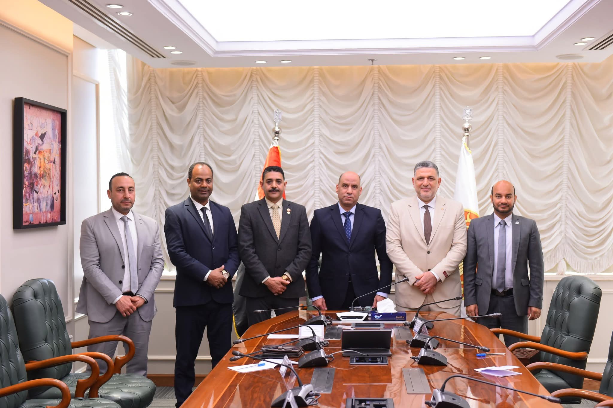 وزير العمل خلال لقاء مع ممثلي نقابتي النقل والمواصلات والإسعاف  أنا في ظهر كل ممثلي العمال ما داموا يدافعون بصدق عن مصالح العمال وحقوقهم المشروعة