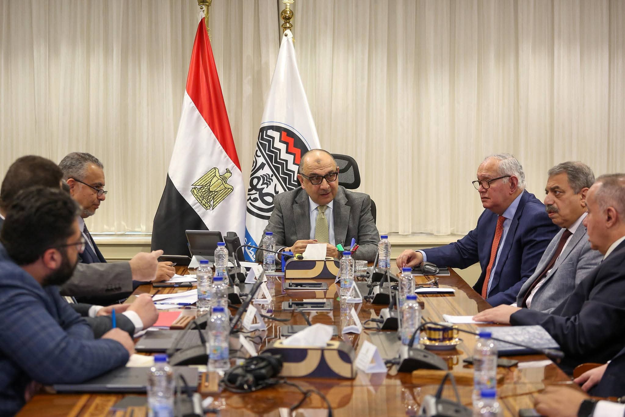 وزير قطاع الأعمال العام يبحث مع الاتحاد العام للمستثمرين الأفرو-آسيوي فرص الشراكة والاستثمار