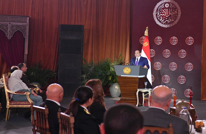 الرئيس السيسى يصارح الأسرة المصرية منطقتنا على صفيح ساخن