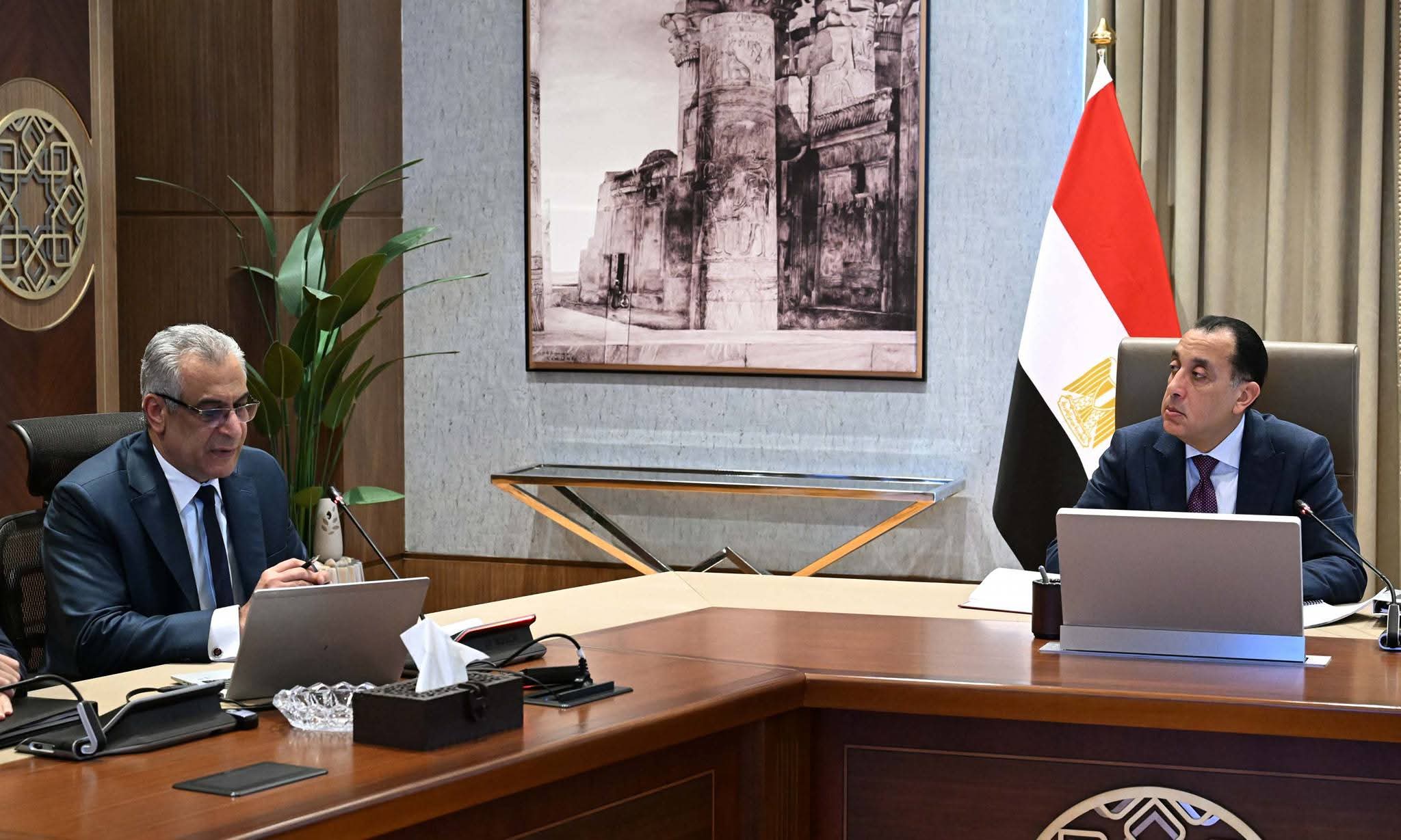 رئيس الوزراء يتابع عددا من ملفات عمل الوزارة 
