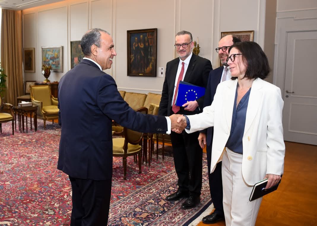 وزي الخارجية يستقبل وفد من البنك الأوروبي للاستثمار 