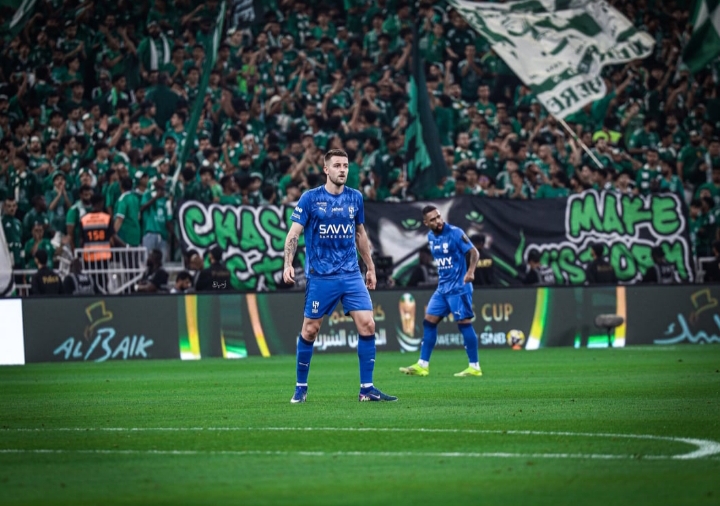 30 ألف ريال غرامة على الأهلي بسبب رمي جماهيره علب مياه في نصف نهائي 