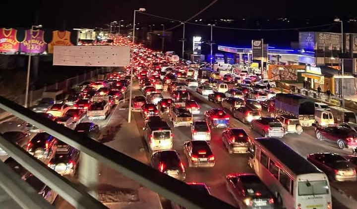 غارات إسرائيلية على عشرات الأهداف جنوب لبنان تسبب في موجة نزوح كبرى 