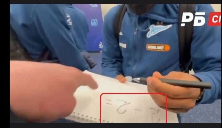 (٢+٢=؟).. لاعب كرة قدم محترف يجيب