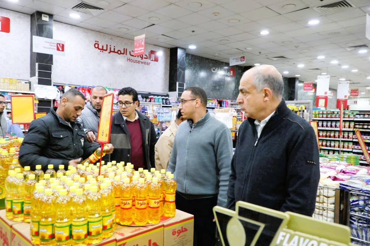 فى جولة مسائية مفاجئة  محافظ المنيا يتابع أسعار السلع بعدد من السلاسل التجارية والسوبر ماركت