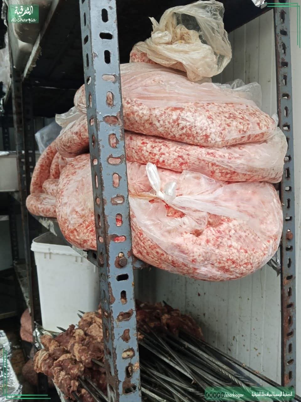 خلال الفترة من ١٨ حتى ٢٤ مارس الجاري بيطري الشرقية يُحرر (٢٩) محضر مخالفة ويضبط (٢ طن و ١٥١ كجم) لحوم و دواجن وأسماك مجهولة المصدر وغير صالحة للإستهلاك الآدمي بمراكز المحافظة 