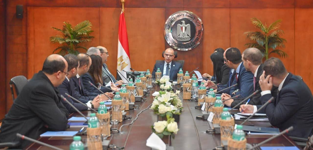 وزير الاستثمار والتجارة الخارجية يلتقي بمسئولي صندوق مصر السيادي والرقابة المالية لبحث تطورات إنشاء شركة VC SPACs للاستثمار في الشركات الناشئة 