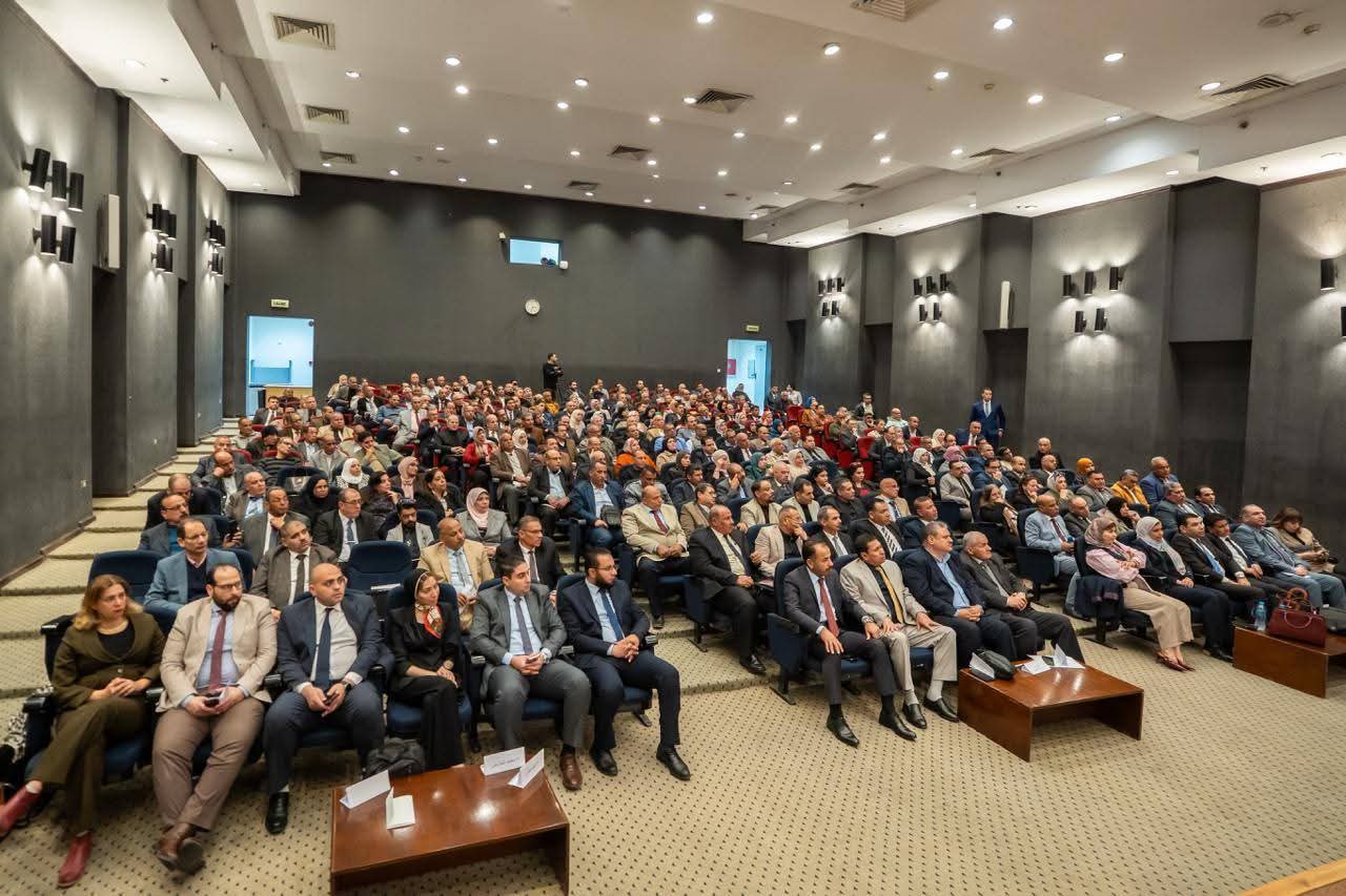 وزير المالية.. في حوار مفتوح مع قيادات وممثلي مناطق ومأمورات الضرائب العقارية