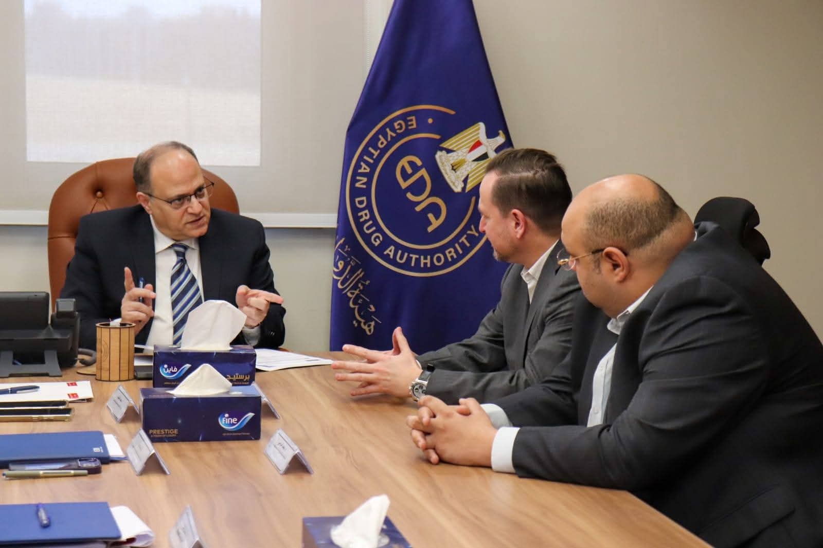 رئيس هيئة الدواء المصرية يبحث مع ممثلي شركة سيرفييه مصر تعزيز التعاون وتوطين الصناعات الدوائية المتطورة