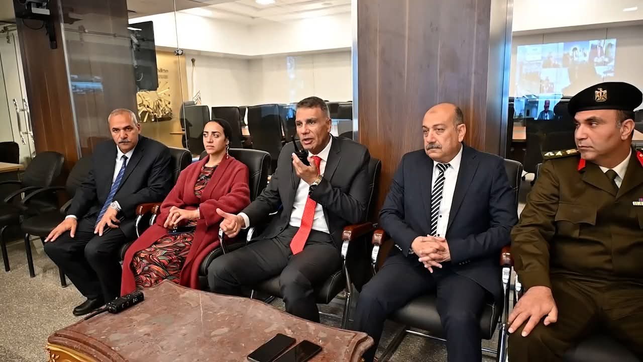 عبر الشبكة الوطنية للطوارئ محافظ جنوب سيناء يجرى اتصالا برؤساء المدن يتابع من خلاله توافر كافة الخدمات طوال ايام عيد الفطر المبارك