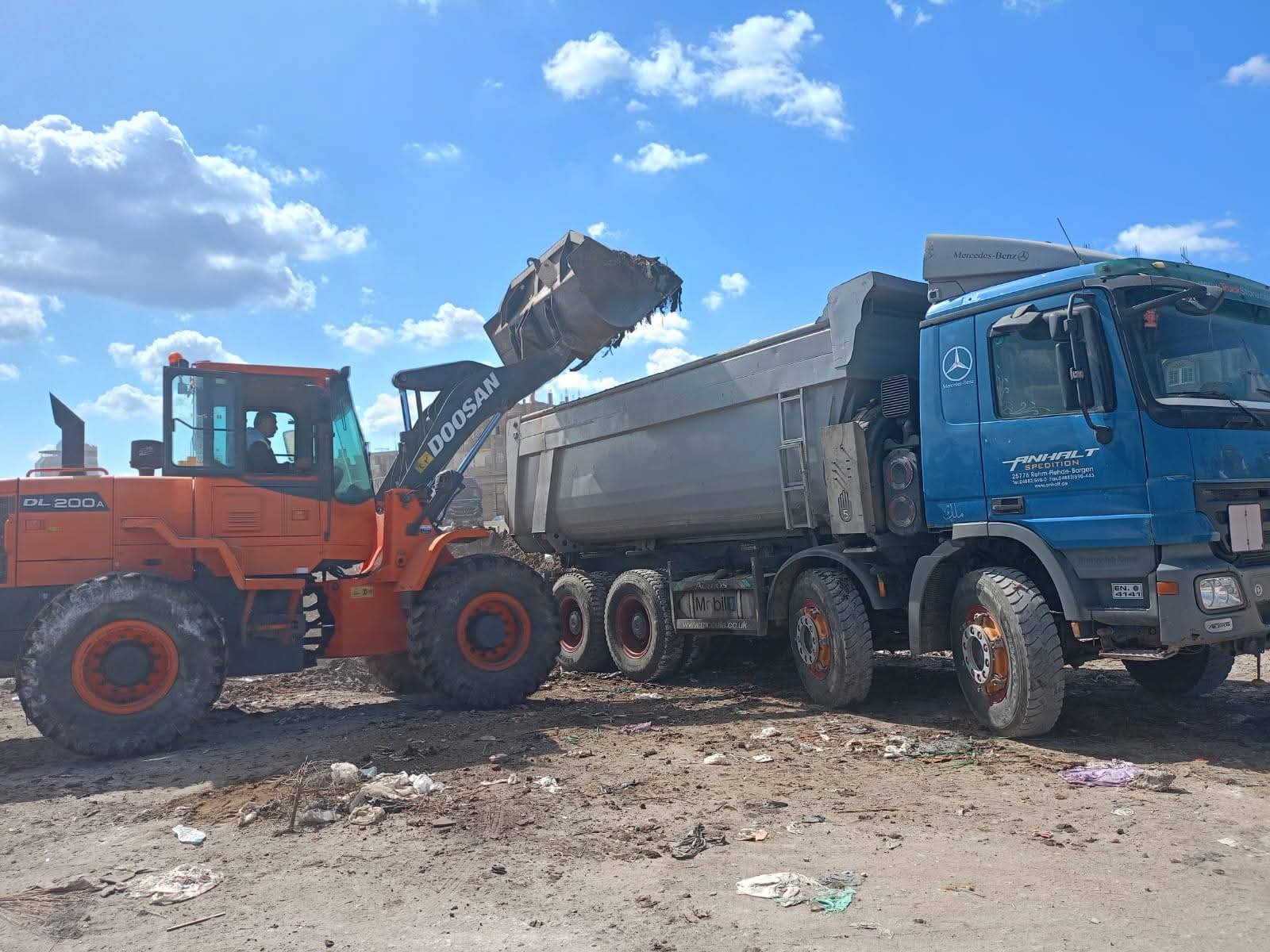 تنفيذًا لتوجيهات محافظ دمياط  تكثيف الحملات بعدد من المناطق فى إطار عمل منظومة التخلص من المخلفات 