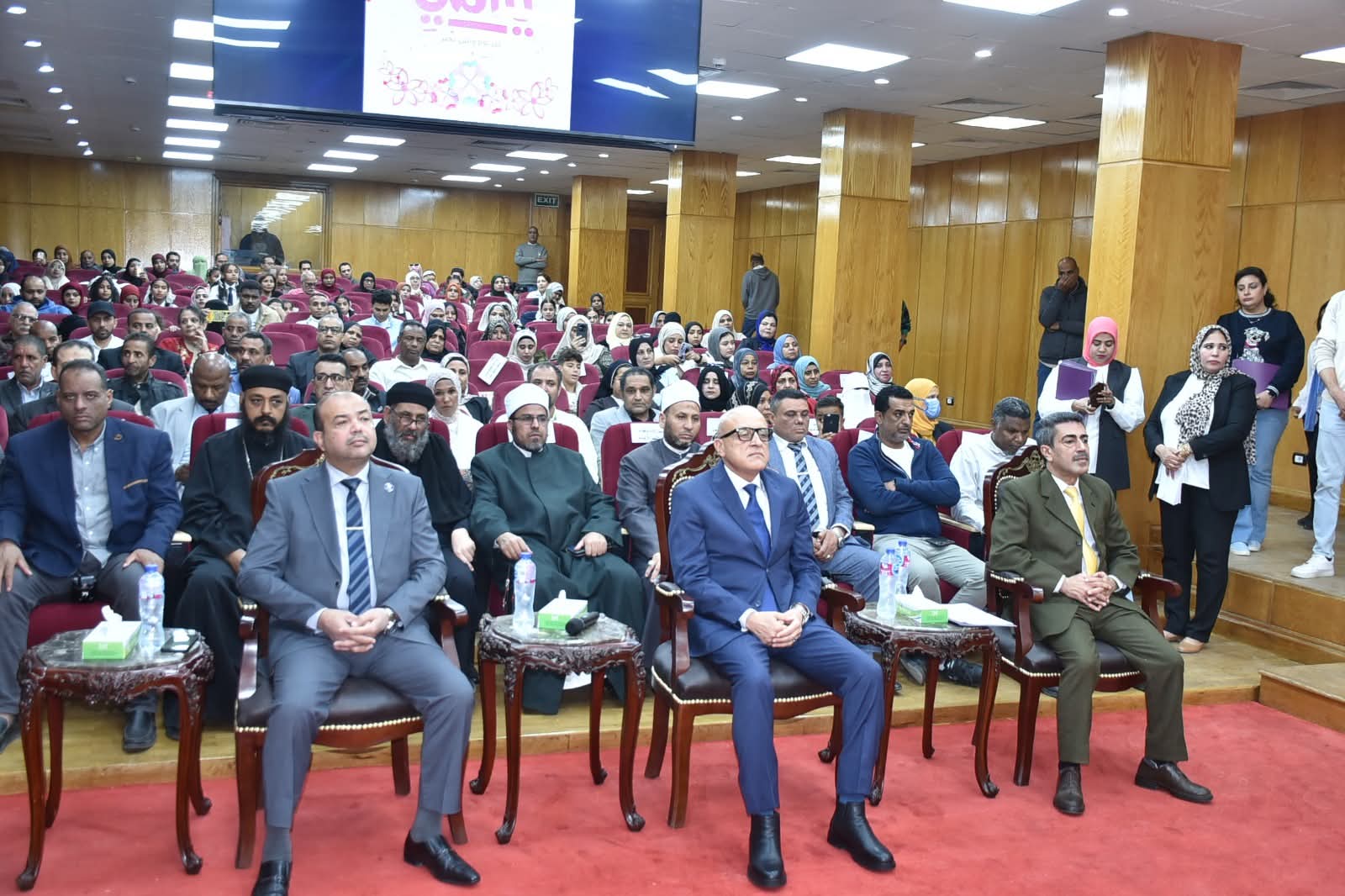 محافظ الأقصر يشهد حفل تكريم الأمهات المثاليات بديوان عام ومراكز ومدن المحافظة