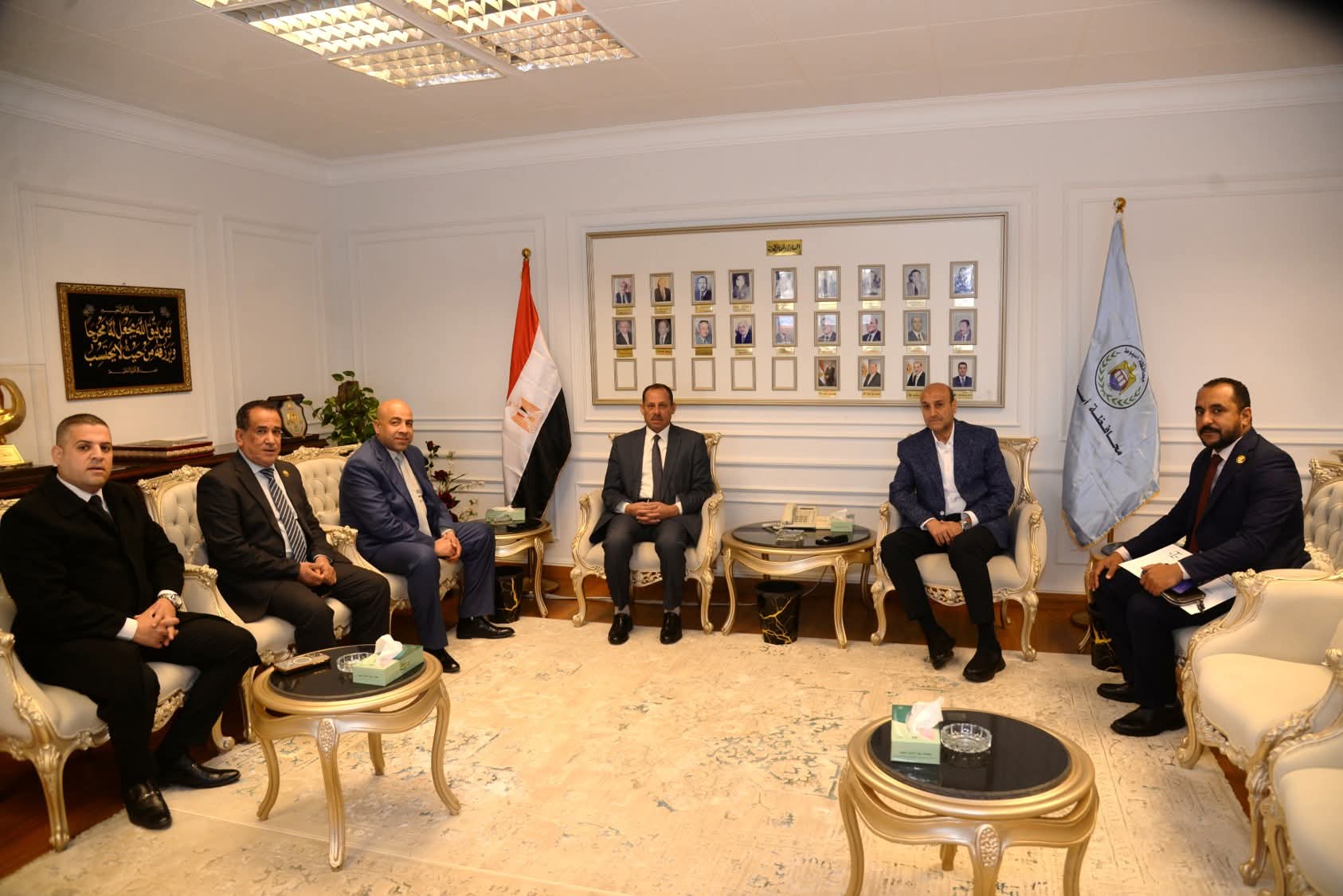 محافظ أسيوط يستقبل وفد نقابة المحامين للتهنئة بتوليه المسئولية ويؤكد: تكامل الجهود أساس المرحلة المقبلة وترسيخ سيادة القانون أولوية