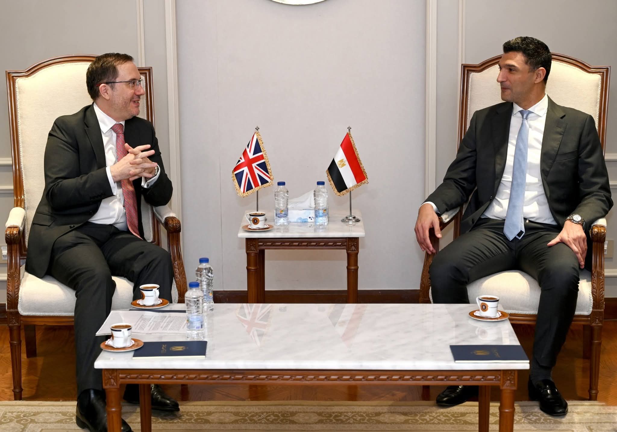 وزير الصناعة يبحث مع سفير المملكة المتحدة بالقاهرة سبل تعزيز التعاون الصناعي المشترك وزيادة الاستثمارات البريطانية في السوق المصري 