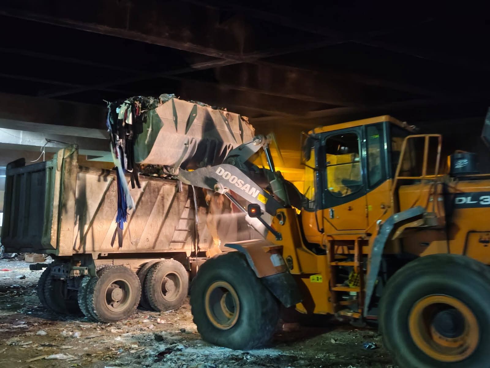 خلال جولة ليلية مفاجئة.. محافظ الجيزة يتفقد حالة النظافة والإشغالات بنفق الفكهانية وعثمان محرم وشوارع العمرانية والطالبية ويشدد على تحسين كفاءة العمل 