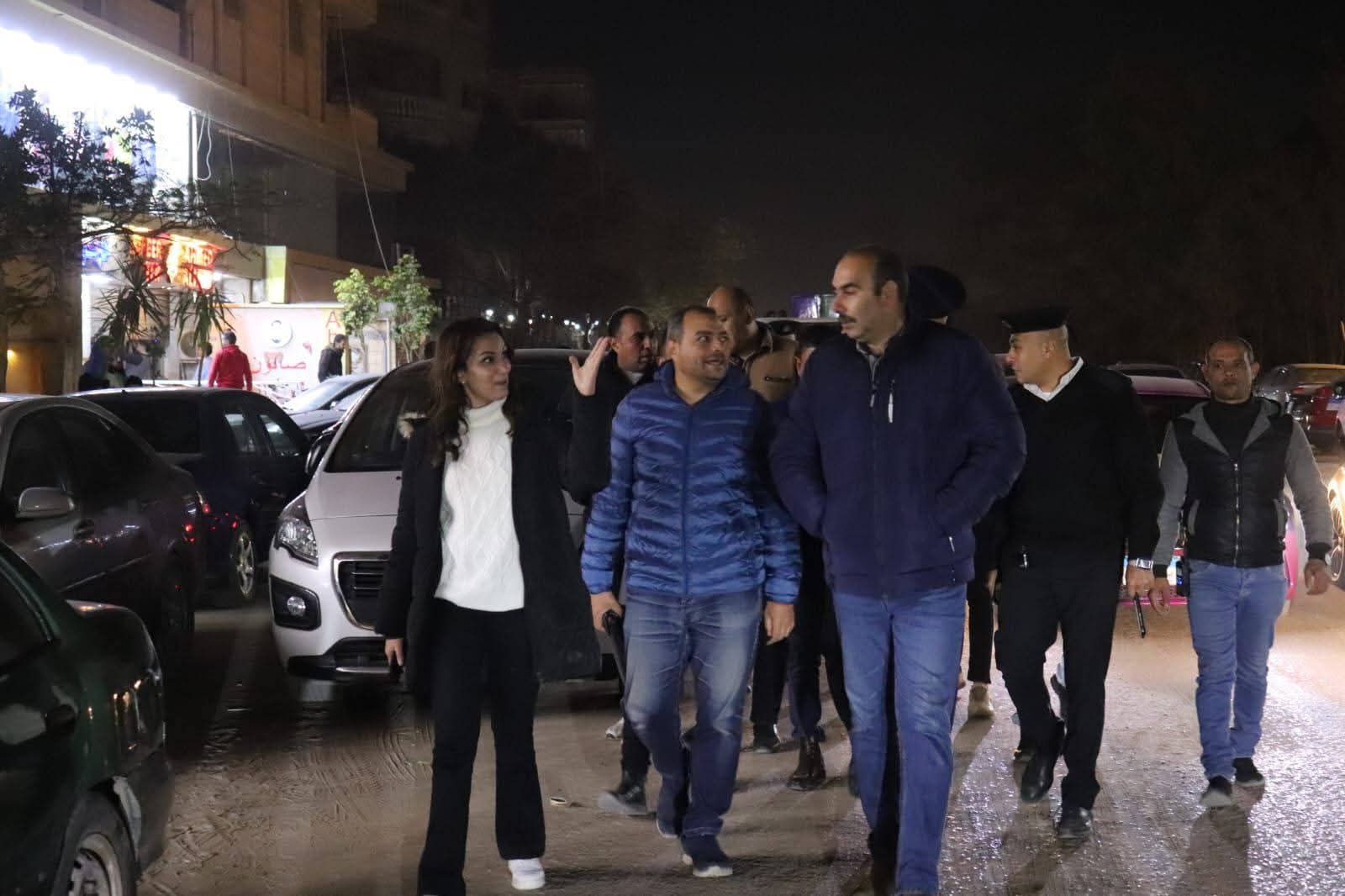 نائب محافظ الجيزة تقود حملة ليلية لرفع الإشغالات وتشميع 3 كافيهات مخالفة بهضبة الأهرام