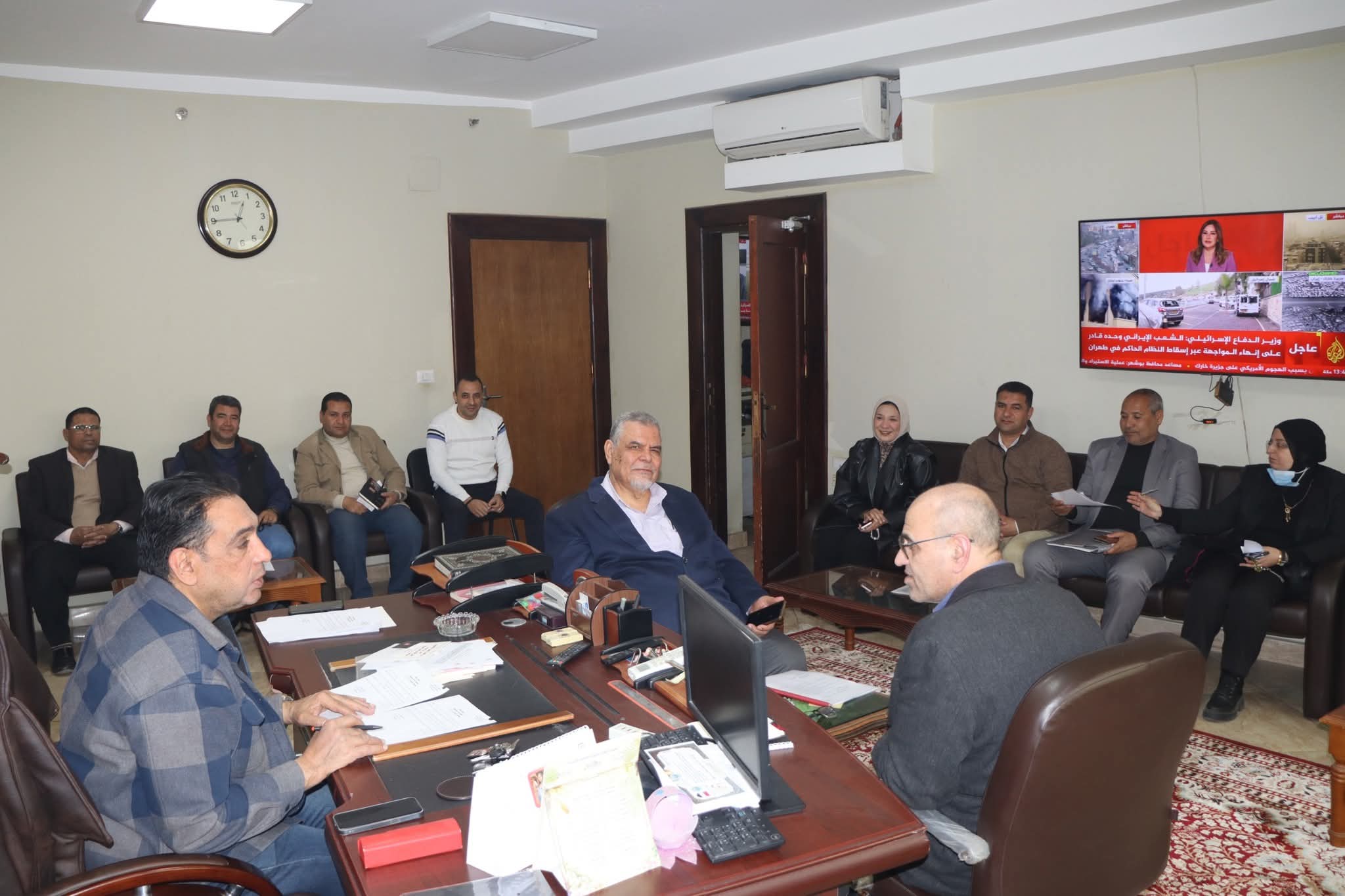 بتوجيه من محافظ بني سويف السكرتير العام المساعد يُناقش عدداً من الموضوعات في اجتماع مجلس إدارة صندوق التكافل الاجتماعي للعاملين بالإدارة المحلية
