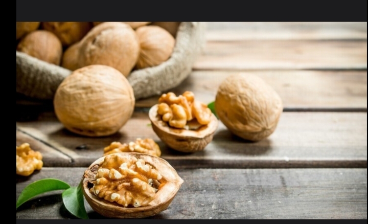 لا تتخلص من قشور الجوز!.. فوائد صحية مذهلة تكشفها دراسة جديدة