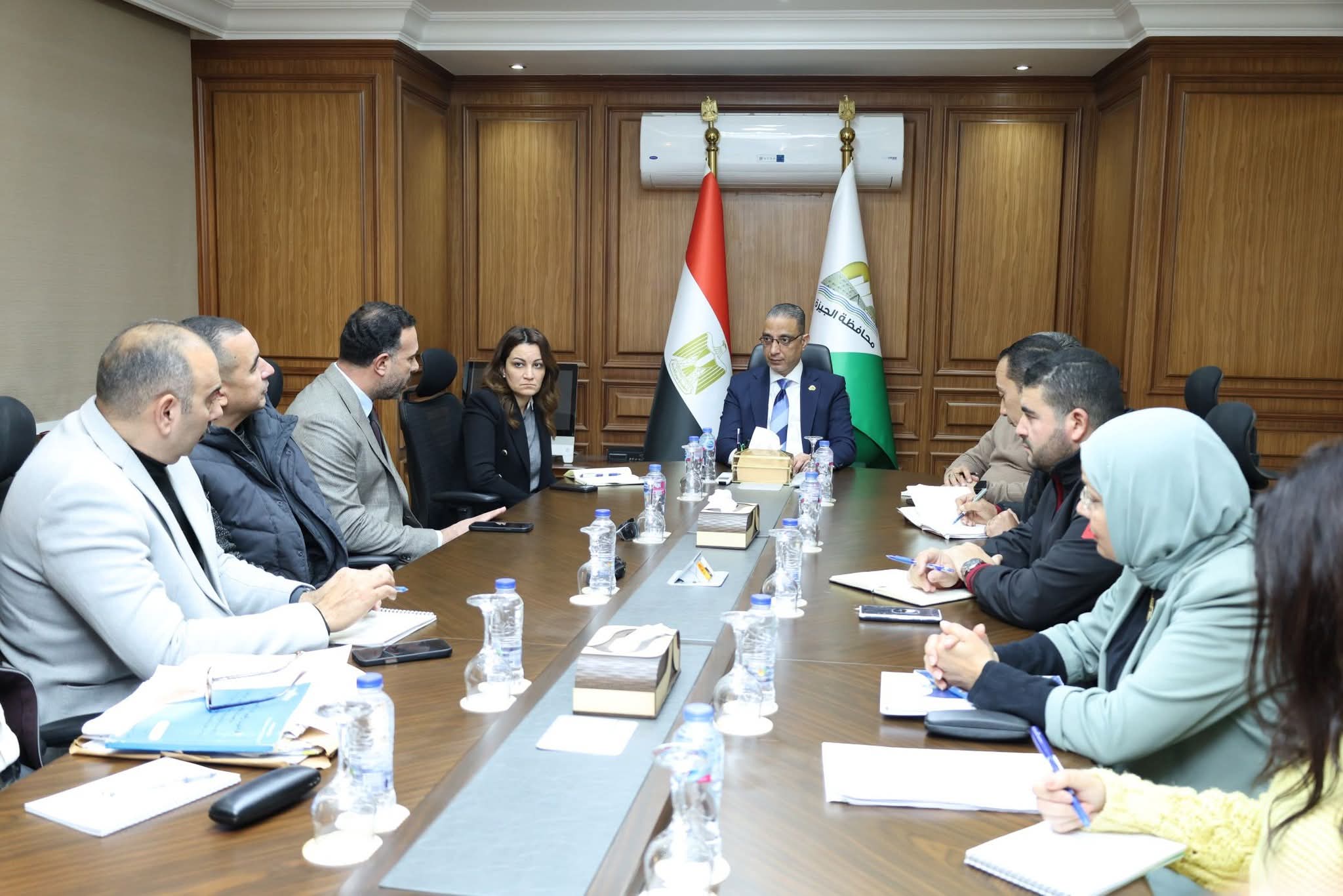 محافظ الجيزة يعقد اجتماعًا موسعًا لوضع حلول جذرية للمشكلات في حدائق الأهرام لتحسين الخدمات المقدمة للمواطنين 