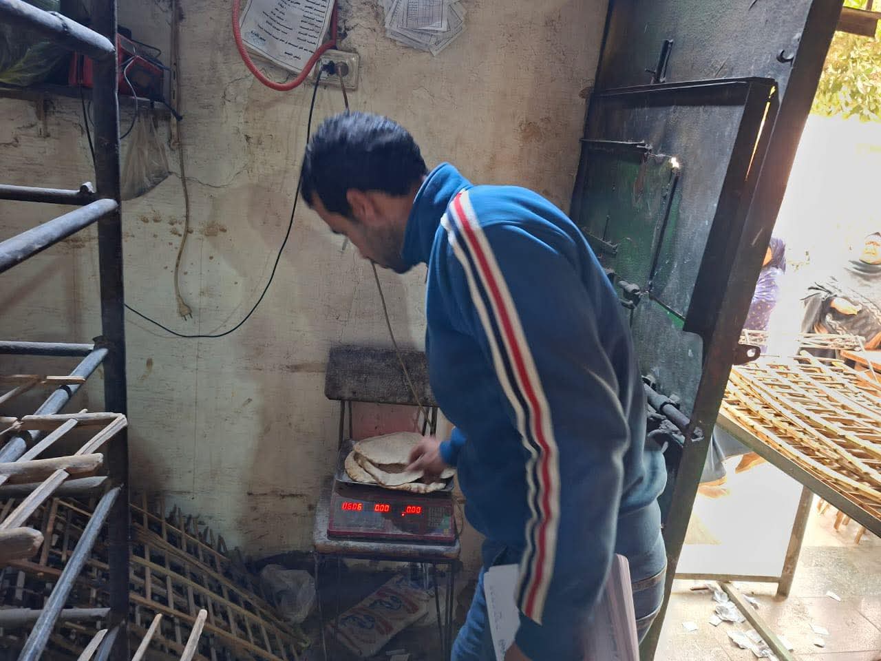 محافظ الغربية يتابع تكثيف الرقابة على مخابز الخبز المدعم بكفر الزيات استعدادًا لعيد الفطر تحرير 17 محضرًا متنوعًا خلال حملة موسعة ببندر كفر الزيات وعزبة حسيبة