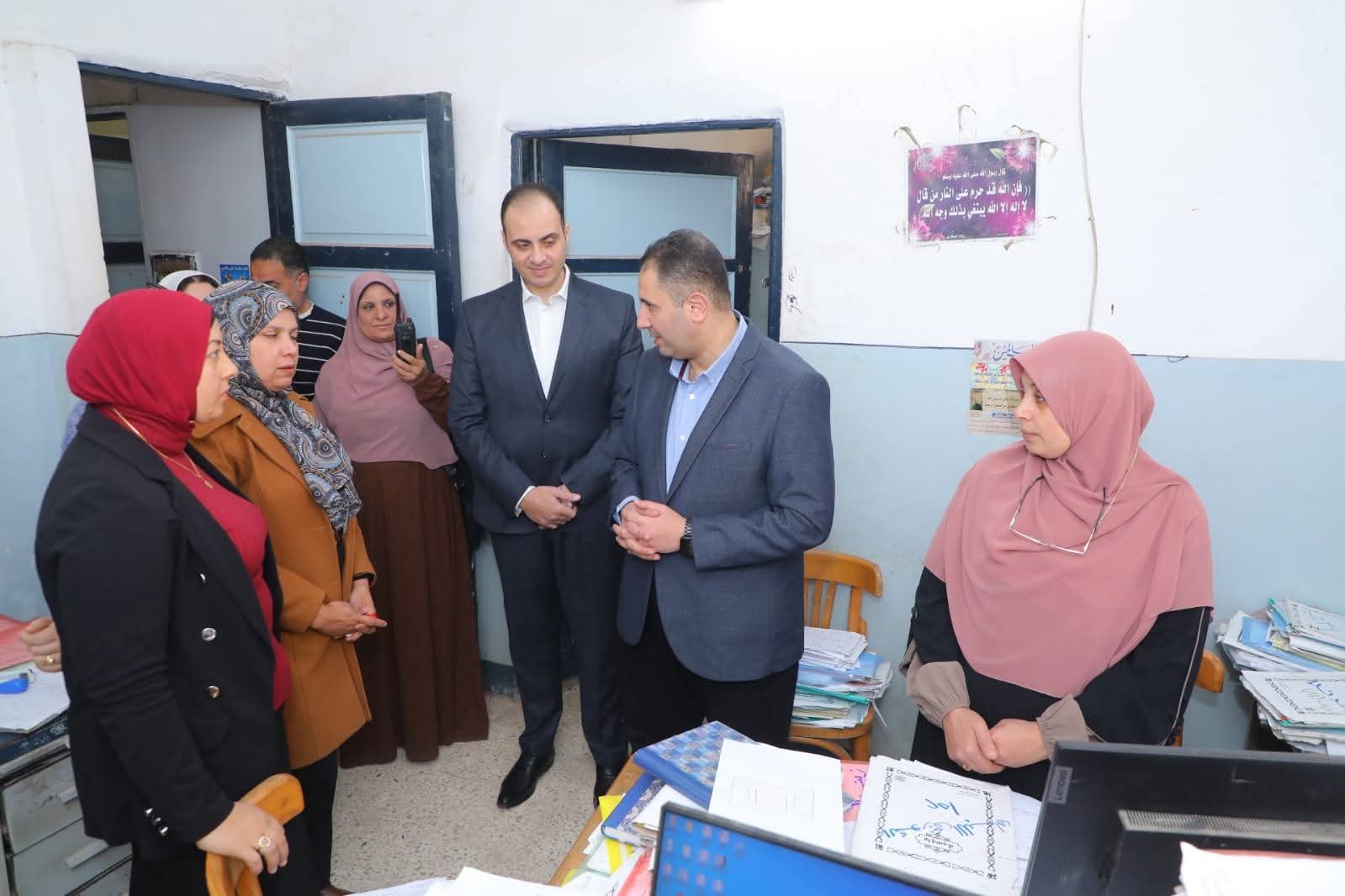 محافظ دمياط يتابع سير العمل بالوحدة المحلية لمدينة الروضة 