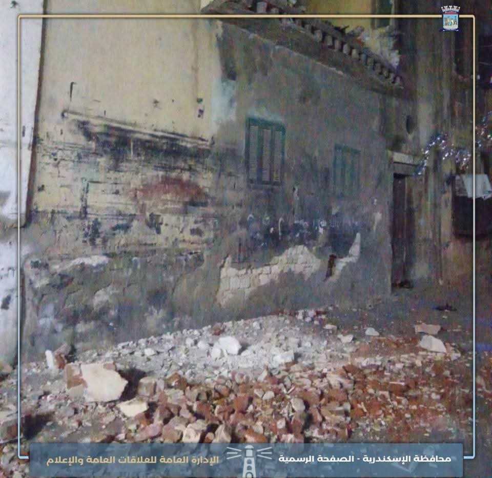 تلقى مركز السيطرة وغرفة العمليات المركزية بمحافظة الإسكندرية بلاغًا يفيد بانهيار أجزاء من عقار كائن بشارع القاضي الفاضل رقم 3 بنطاق حي غرب