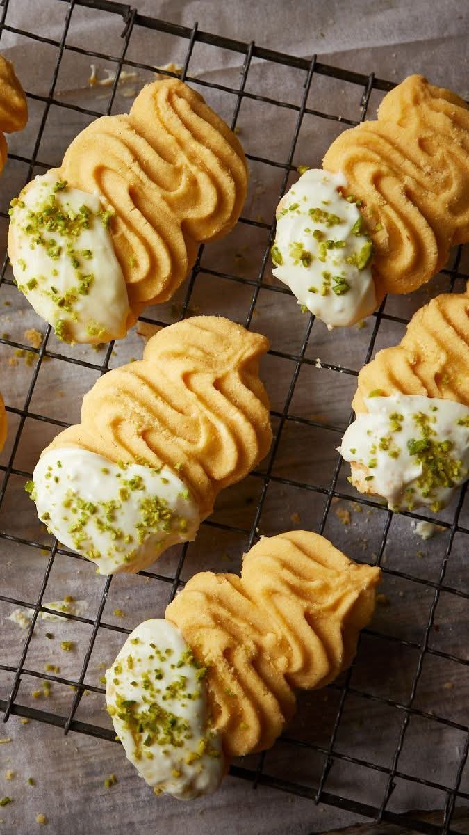 مطبخ الكنانة بسكويت فيينا بالزعفران والفستق والشوكولاتة البيضاء