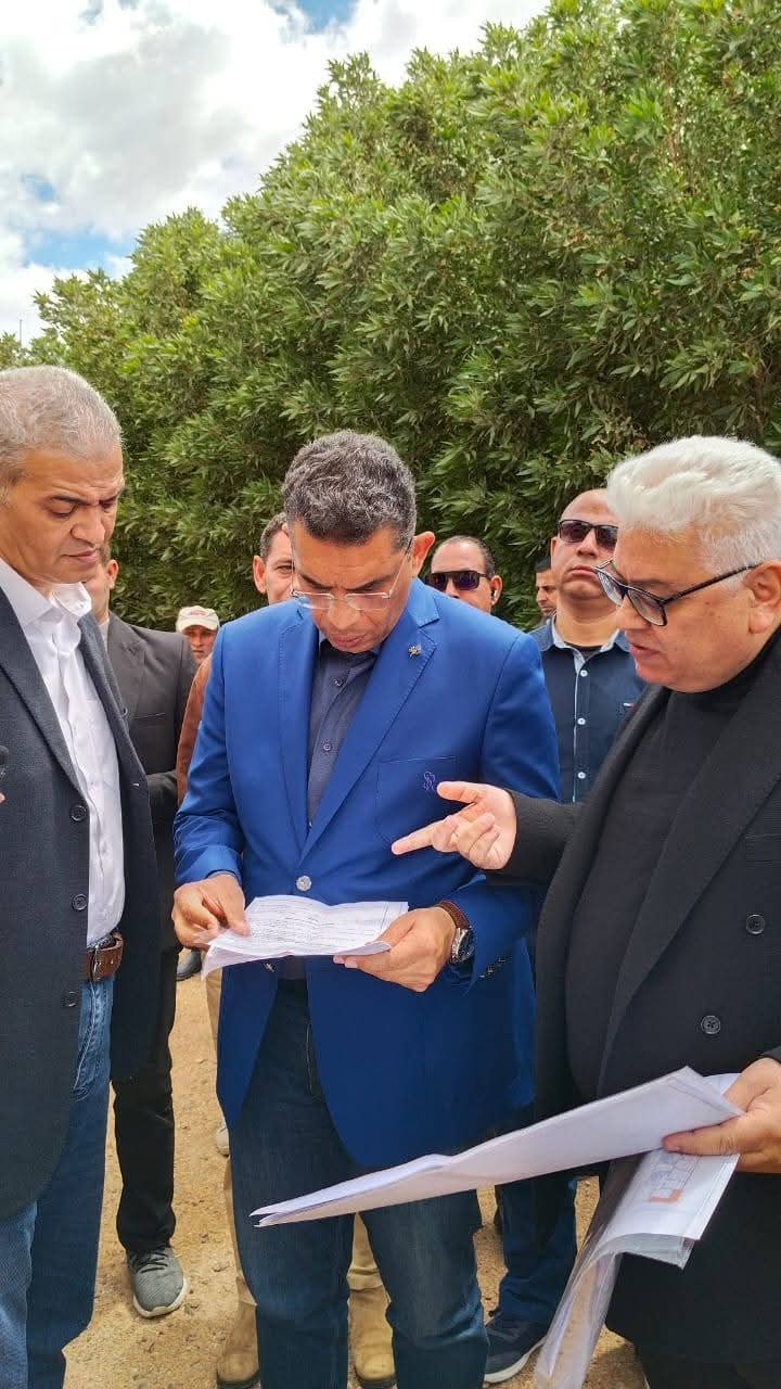 محافظ البحر الأحمر يتفقد عمارات الإسكان برأس غارب ويوجه ببدء تطوير منطقة خور رحمي وتوفير بدائل سكنية متميزة